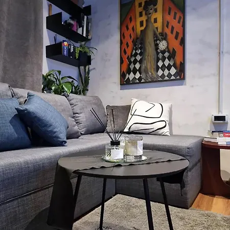Center Urban شقة تيرانا